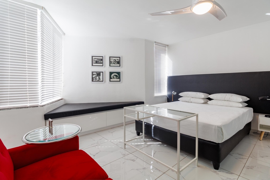 1 Bedroom Property for Sale in Sea Point Western Cape